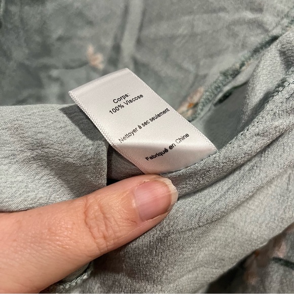 ASTR THE LABEL BUTTON WRAP FRONT FLORAL TOP in Sage Light Green Multi Fl… - Picture 13 of 14